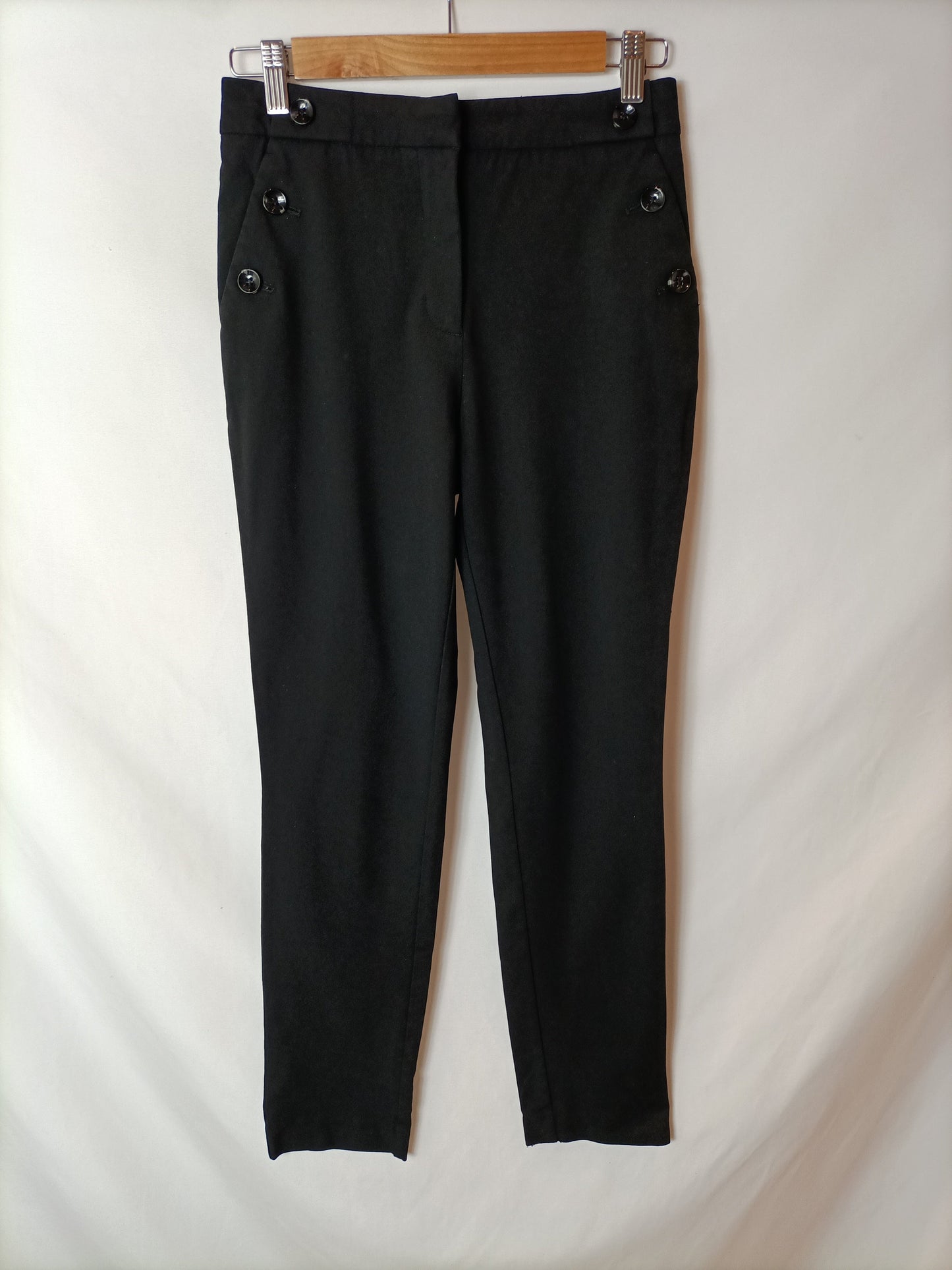 H&M.Pantalón negro botones T.34