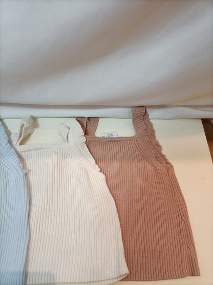 ZARA. Pack 3 tops canalé. T9-12 meses