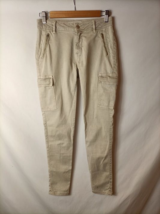 ZARA. Pantalón beige bolsillos T.34