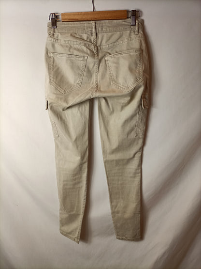 ZARA. Pantalón beige bolsillos T.34