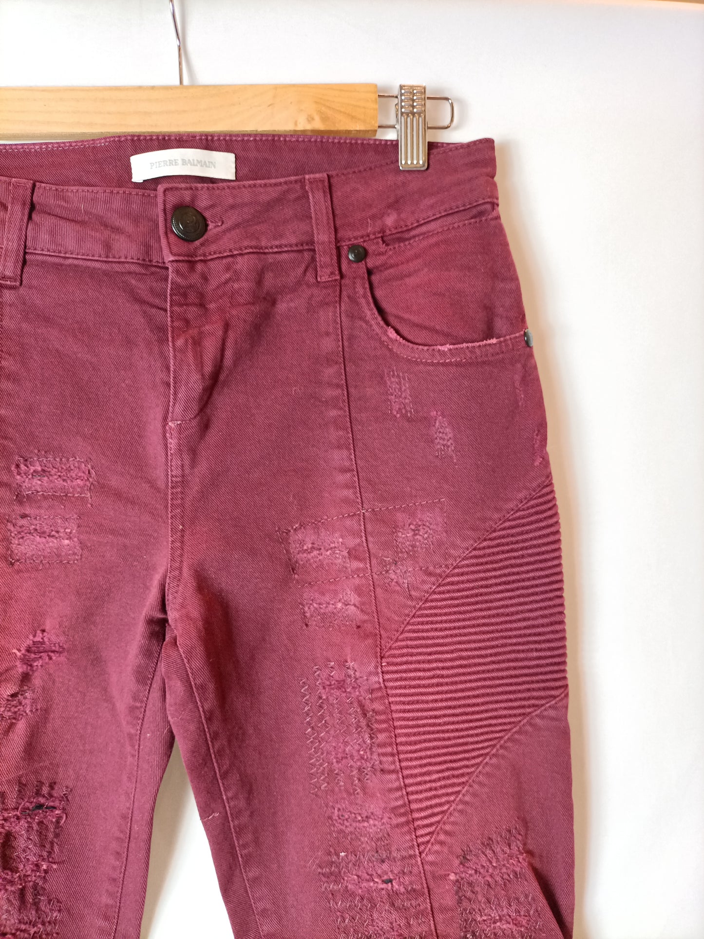 PEERRE BALMAIN. Pantalón burdeos denim T.28(40)