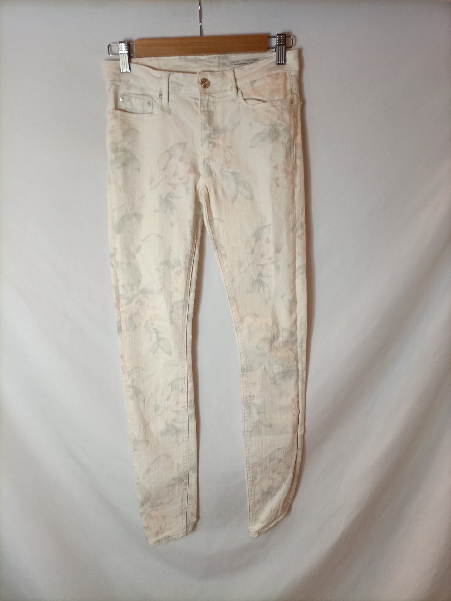 ZARA. Pantalones beige flores T.34