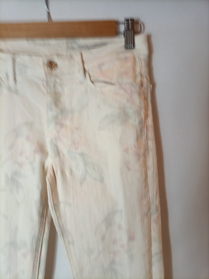 ZARA. Pantalones beige flores T.34