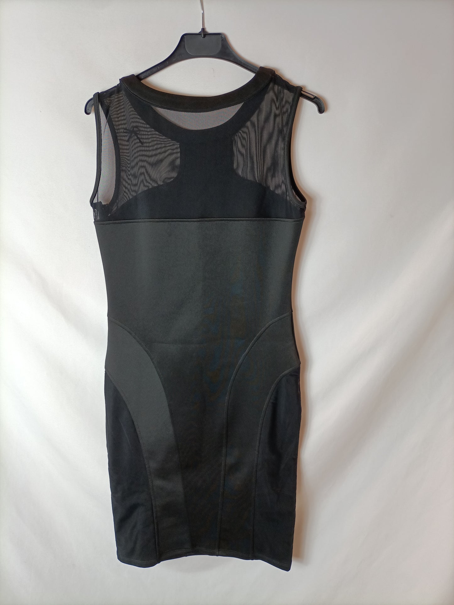 GUESS. Vestido negro entallado T.s