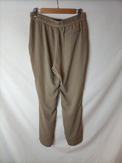 MANGO. Pantalón fluido beige T.m