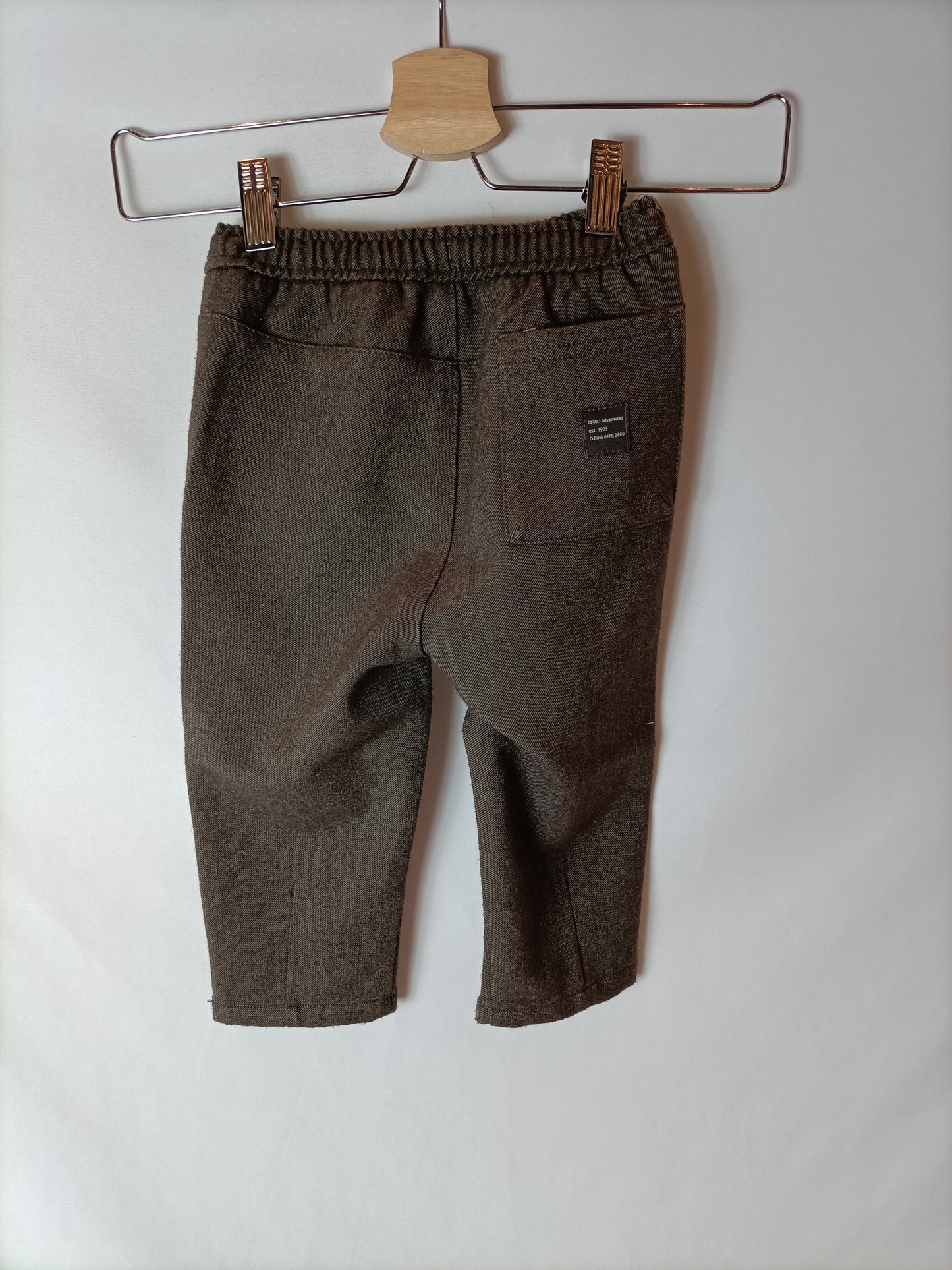 ZARA. Pantalones textura marrones. T 18-24 m