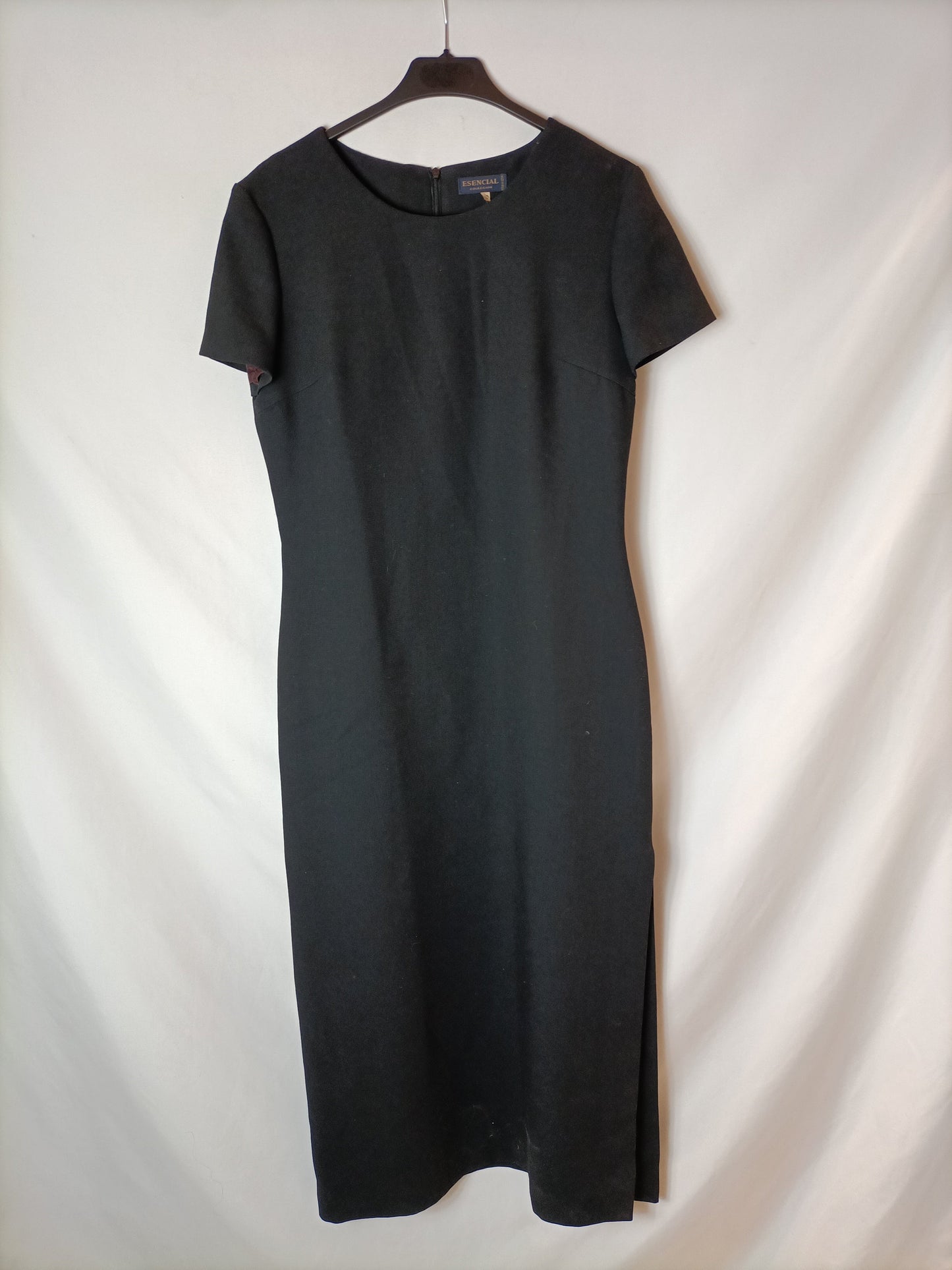 ESSENCIAL. Vestido midi negro apertura lateral T.40 (tara)