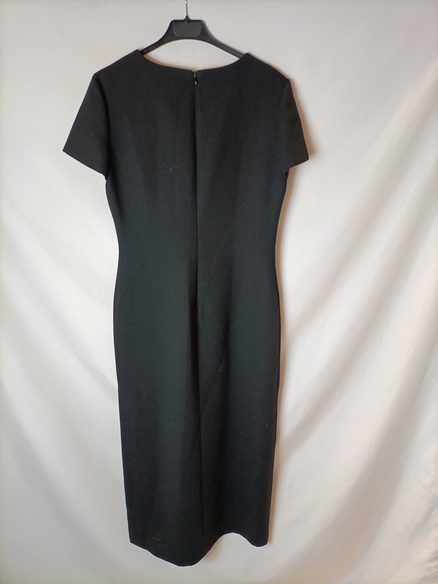 ESSENCIAL. Vestido midi negro apertura lateral T.40 (tara)