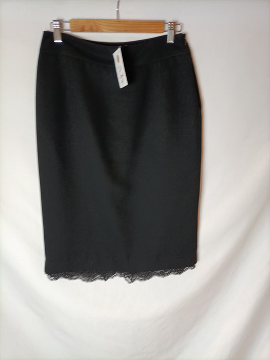 ZARA. Falda negra detalle encaje T.40