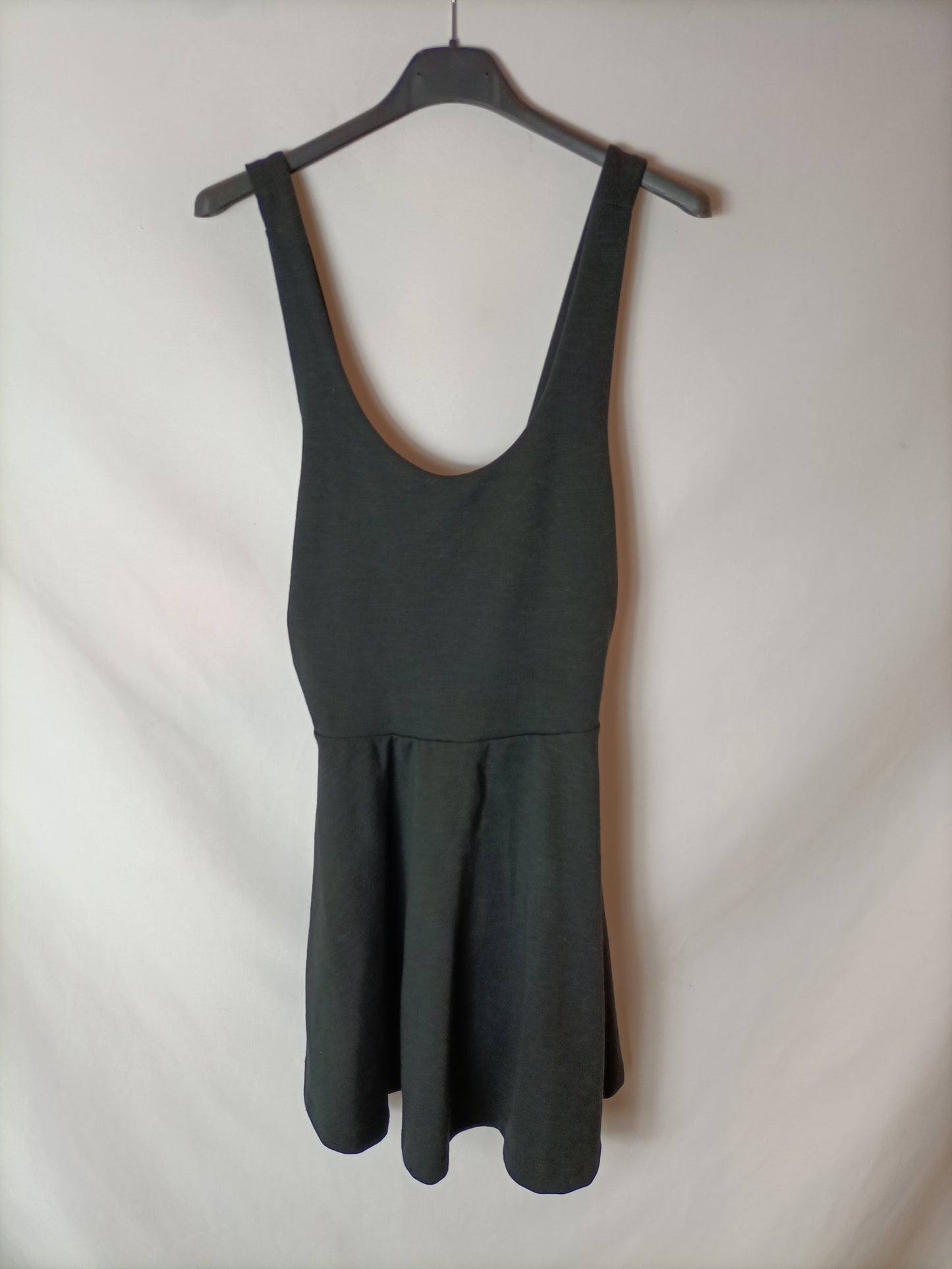 PULL&BEAR. Vestido negro fluido T.m