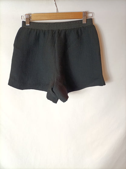 MAJE. Shorts negro elástico T.34