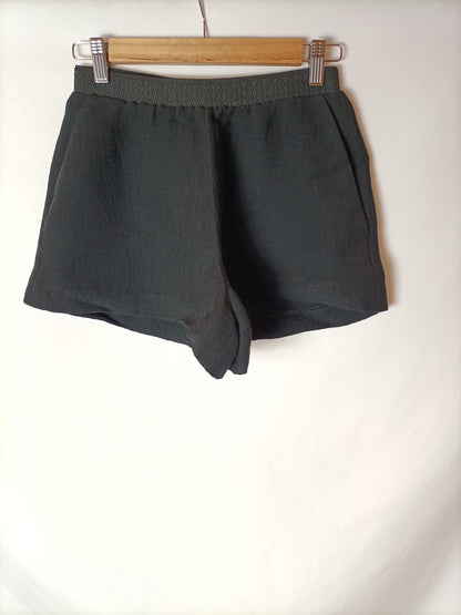 MAJE. Shorts negro elástico T.34