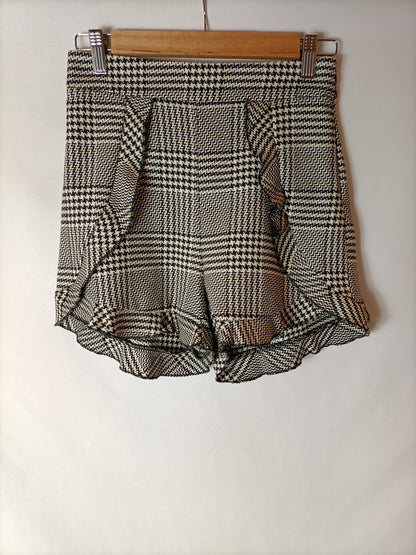 ZARA. Shorts cintura alta volante. T.XS