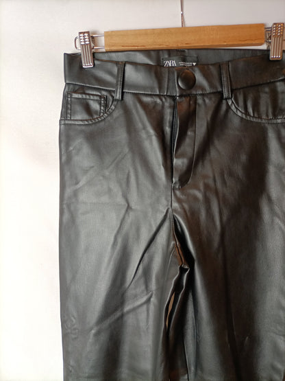 ZARA Pantalón efecto piel negros. T.S