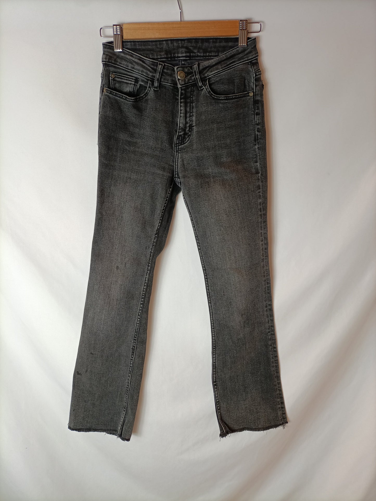 OTRAS. Denim crop ligeramente acampanado gris oscuro T.34