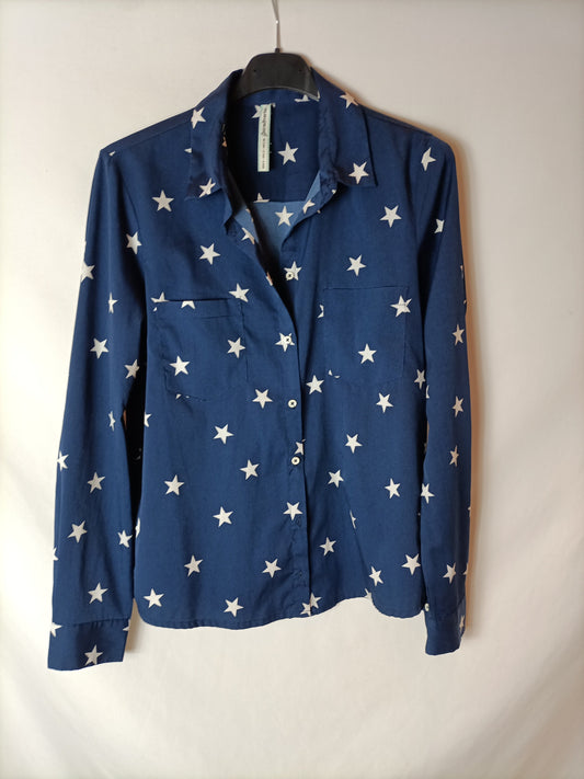 STRADIVARIUS. blusa azul estrellas T.s