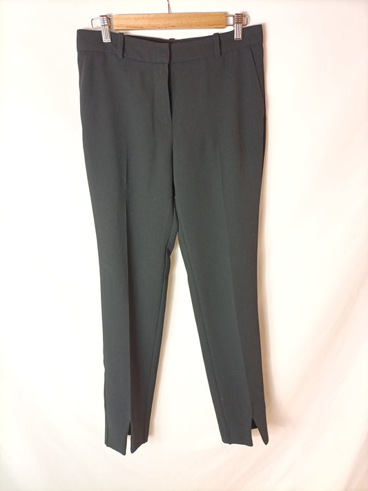 MANGO. Pantalón negro de vestir  T.36