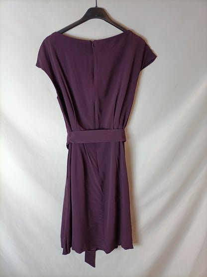 MASSIMO DUTTI. Vestido corto color berenjena. T.40