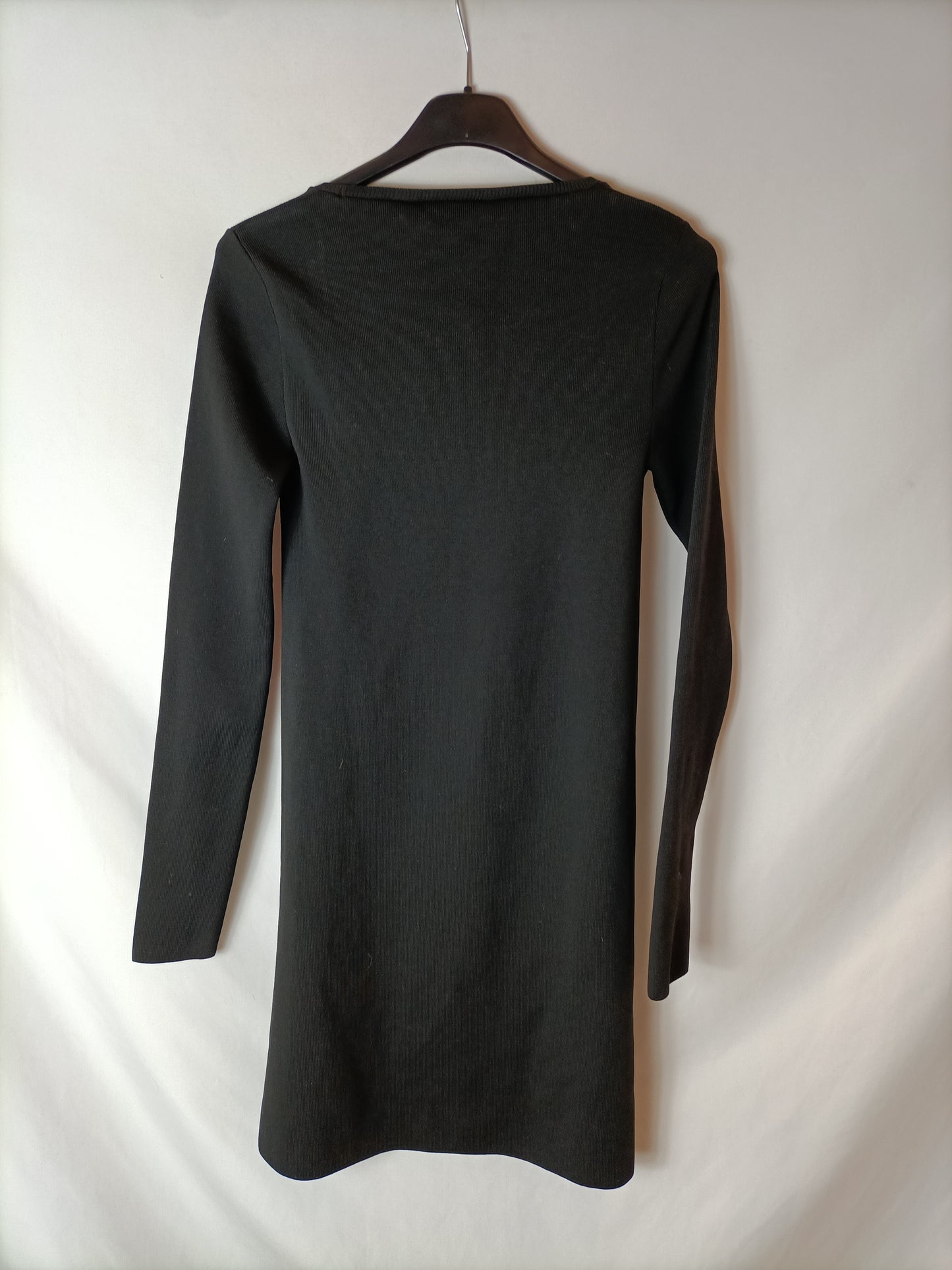 ZARA. Vestido negro canalé T.s