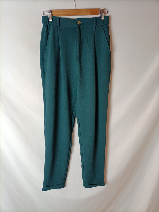 PULL&BEAR. Pantalón verde pinza. T S