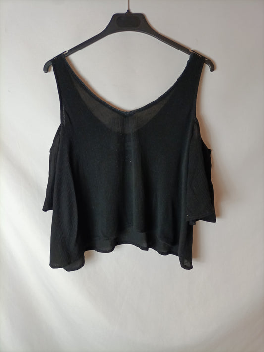 PULL&BEAR. Top negro detalle hombro. T S