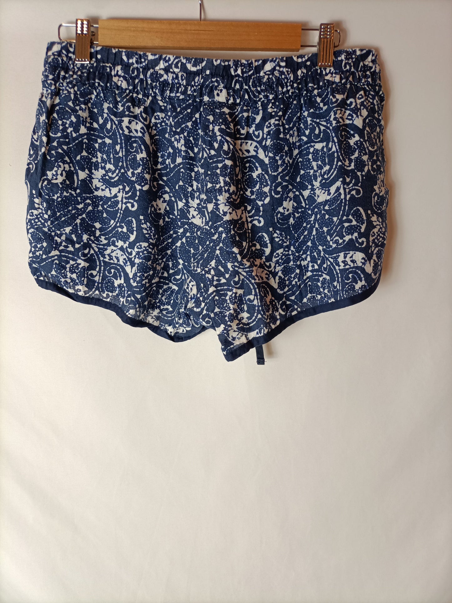 GAP. Shorts lino estampado. T S