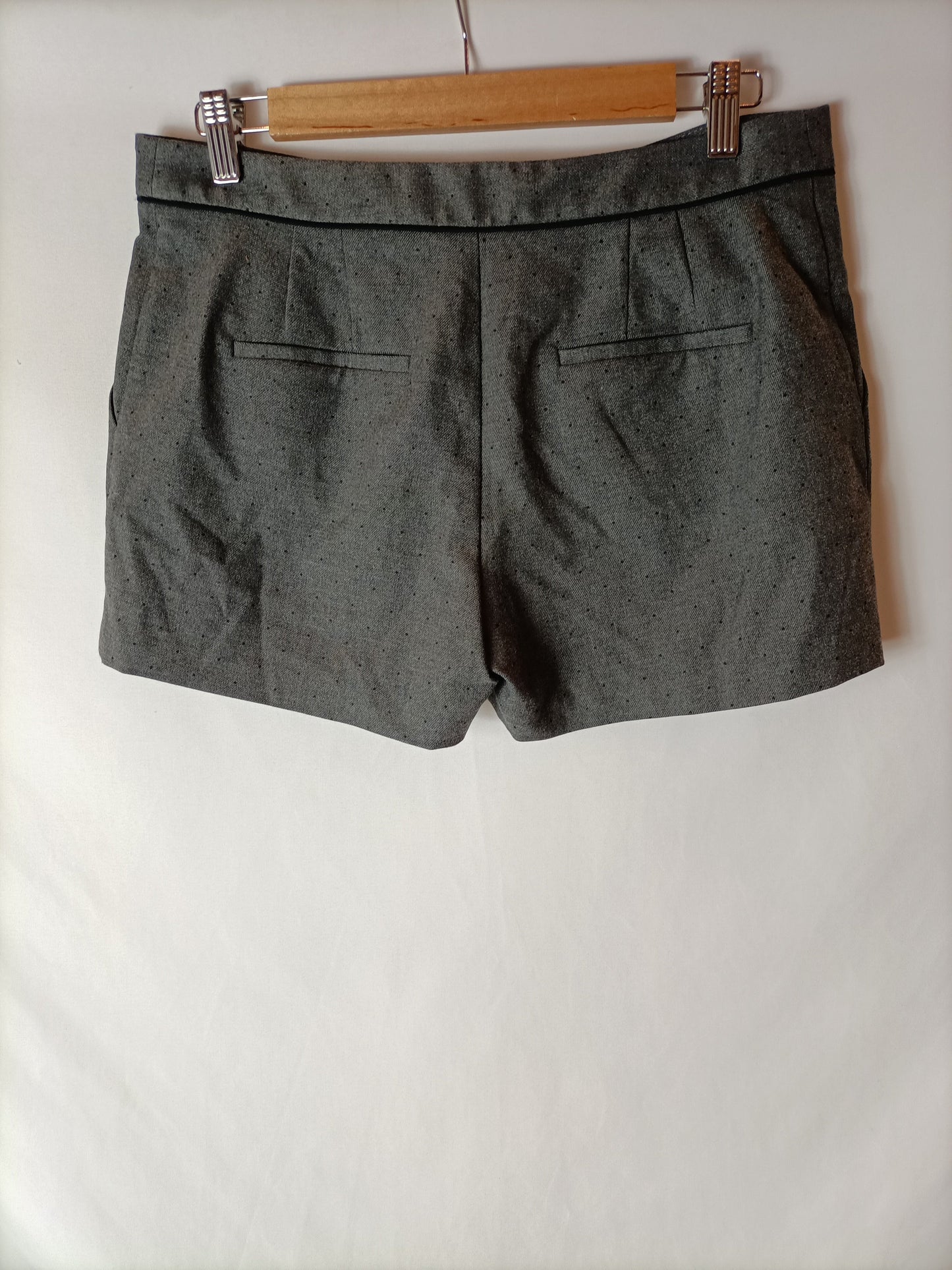 COMPTOIR DES COTONNIERS. Shorts grises topitos. T 38