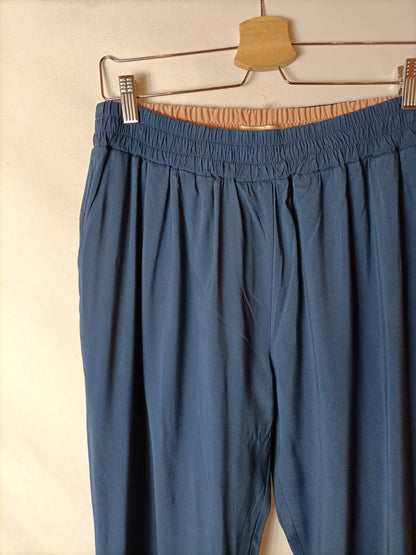 BCBG. Pantalón fluido azul  T.L