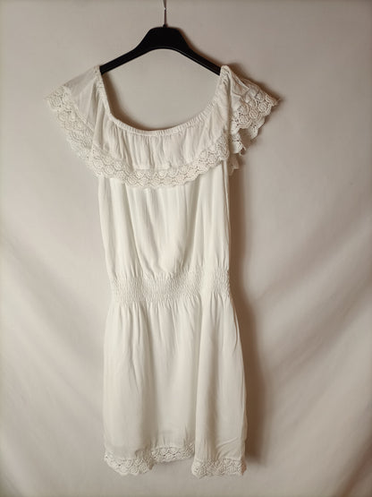 LAMORENA. Vestido blanco hombro descubierto. T L (M)