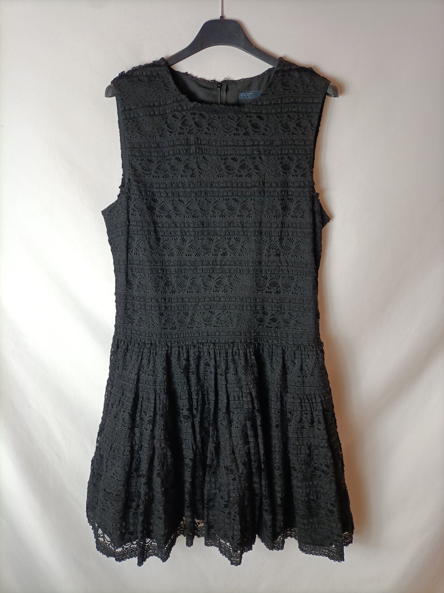 ZARA. Vestido negro encaje T.m