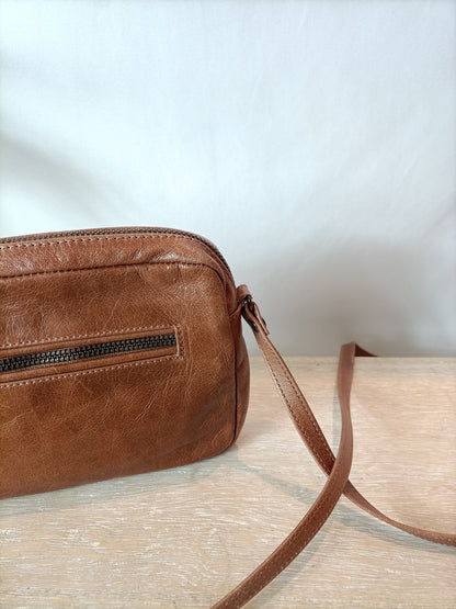 URBAKS. Bolso camel (tara)