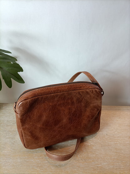 URBAKS. Bolso camel (tara)