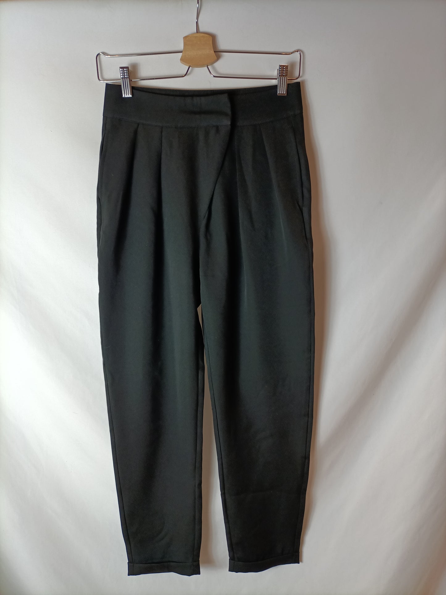 SHEIN. Pantalón negro pinzas T.s