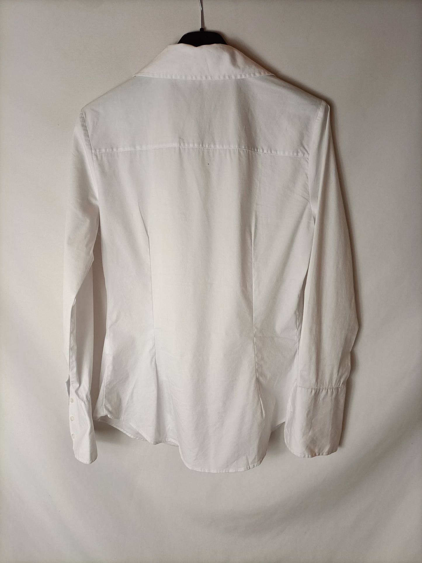 ZARA. Camisa blanca entallada. T M