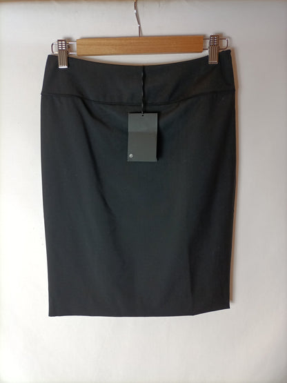 MASSIMO DUTTI. Falda negra lisa. T 38