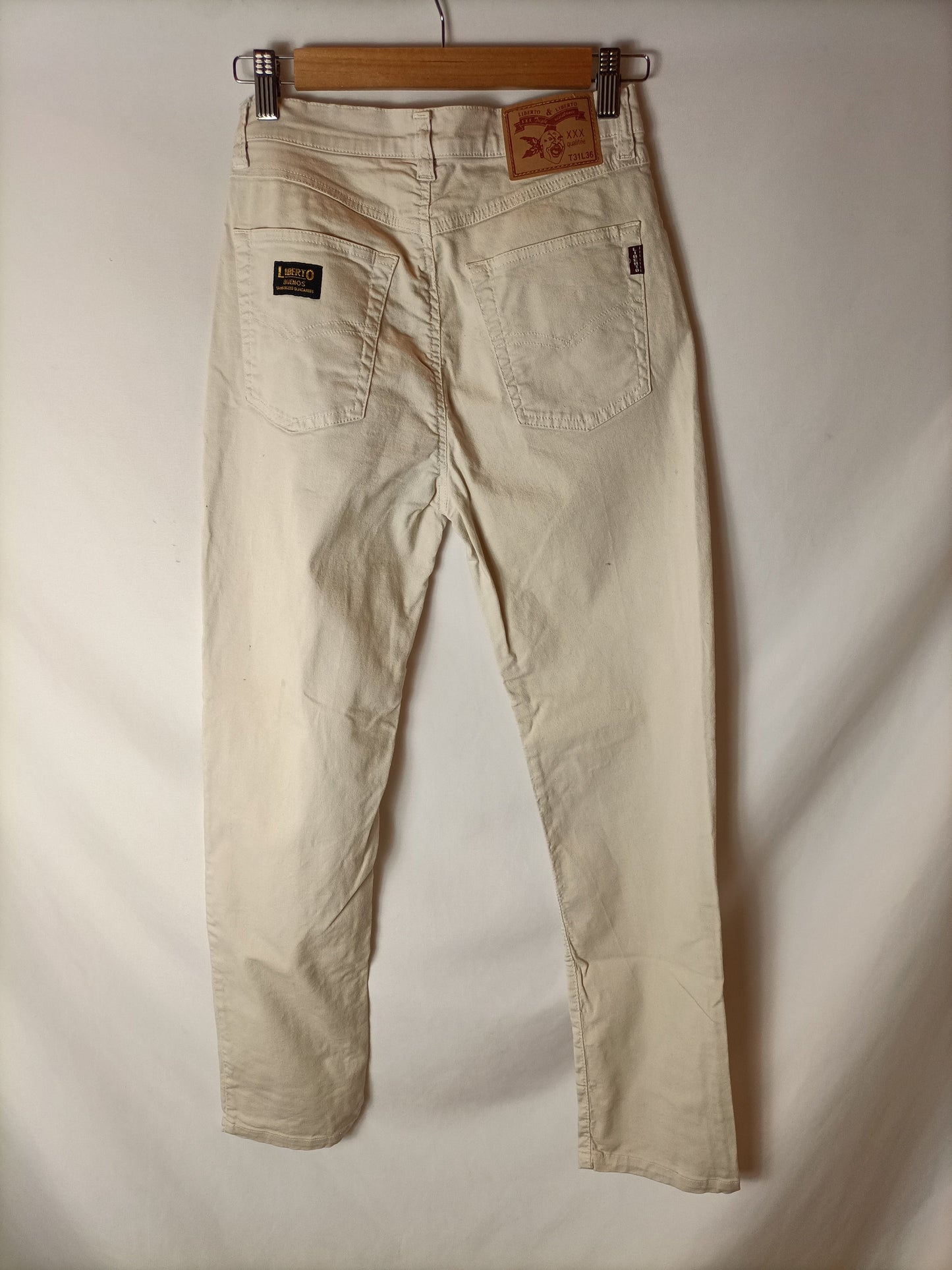 LIBERTO. Pantalón denim beige T.31(34)