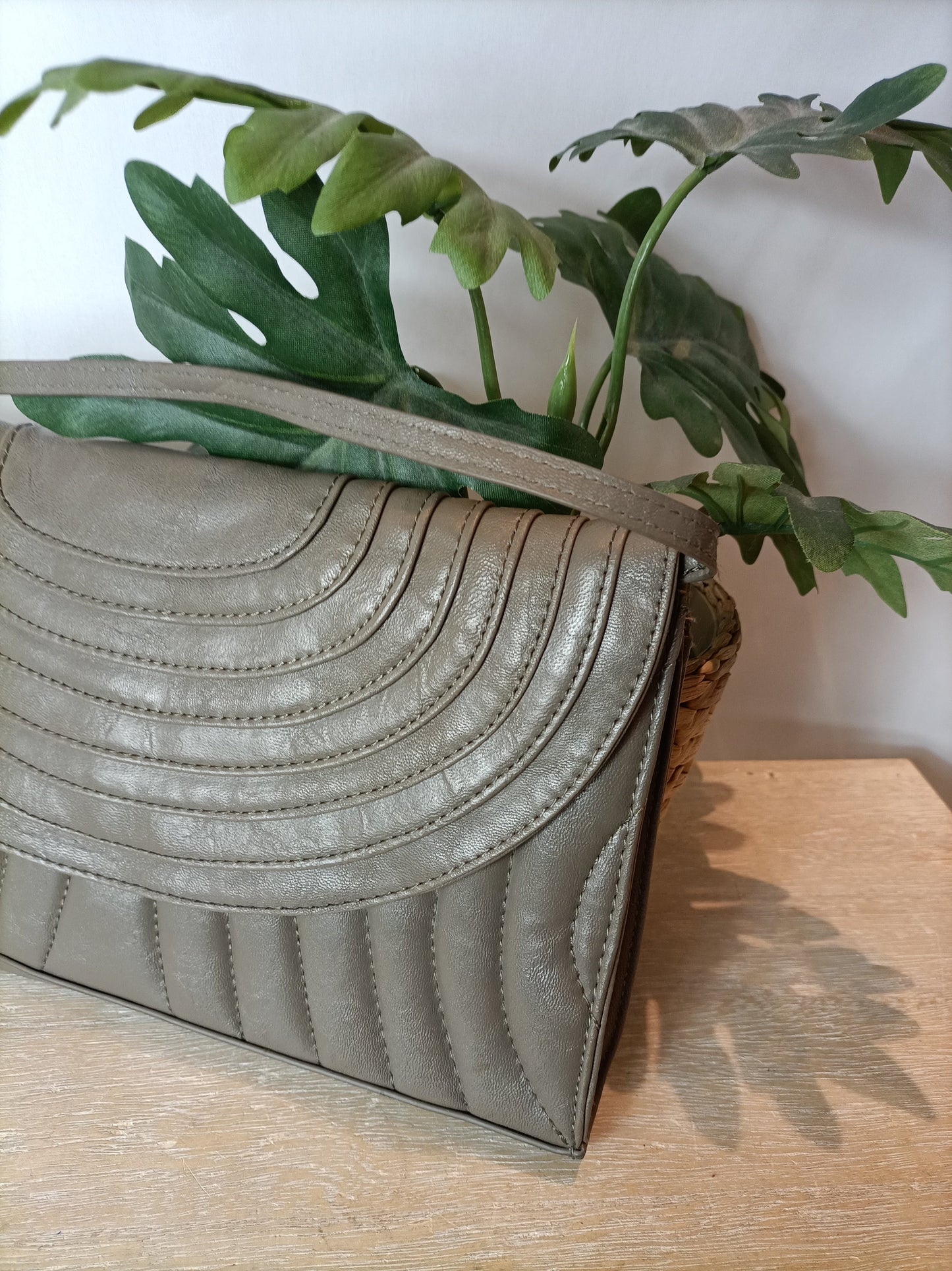 ZARA. Bolso gris guateado