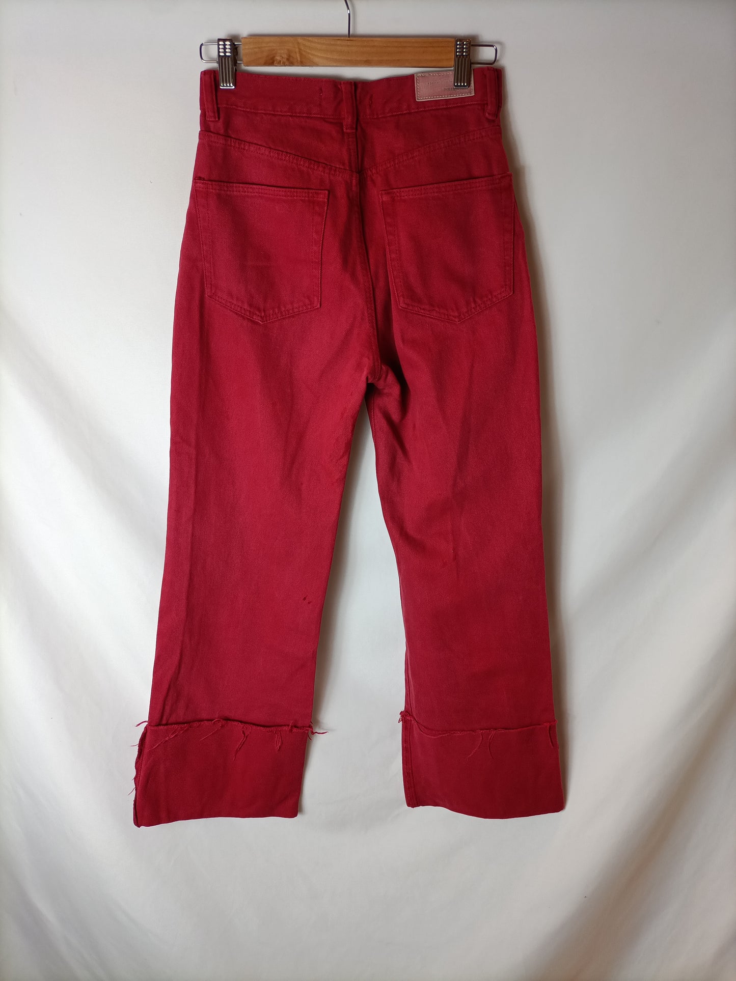 PULL&BEAR. Pantalón culotte rojo T.34