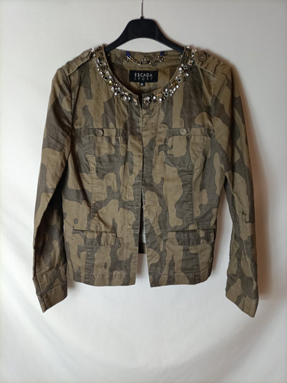 ESCADA SPORT. Cazadora camuflaje abalorios T.34 (tara)