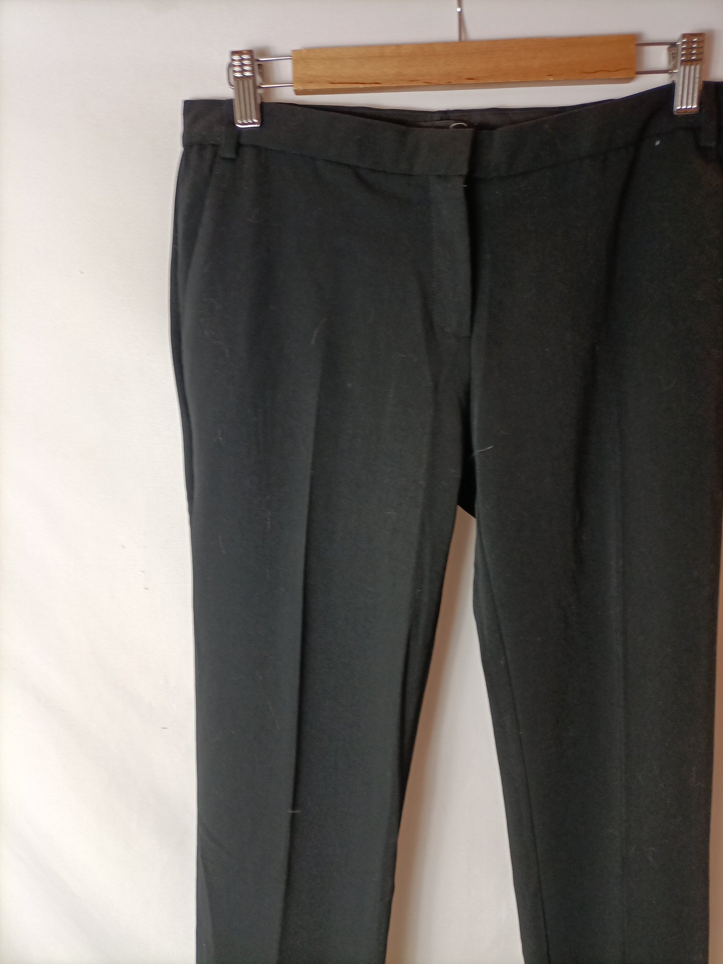 MANGO. Pantalón negro de vestir T.38