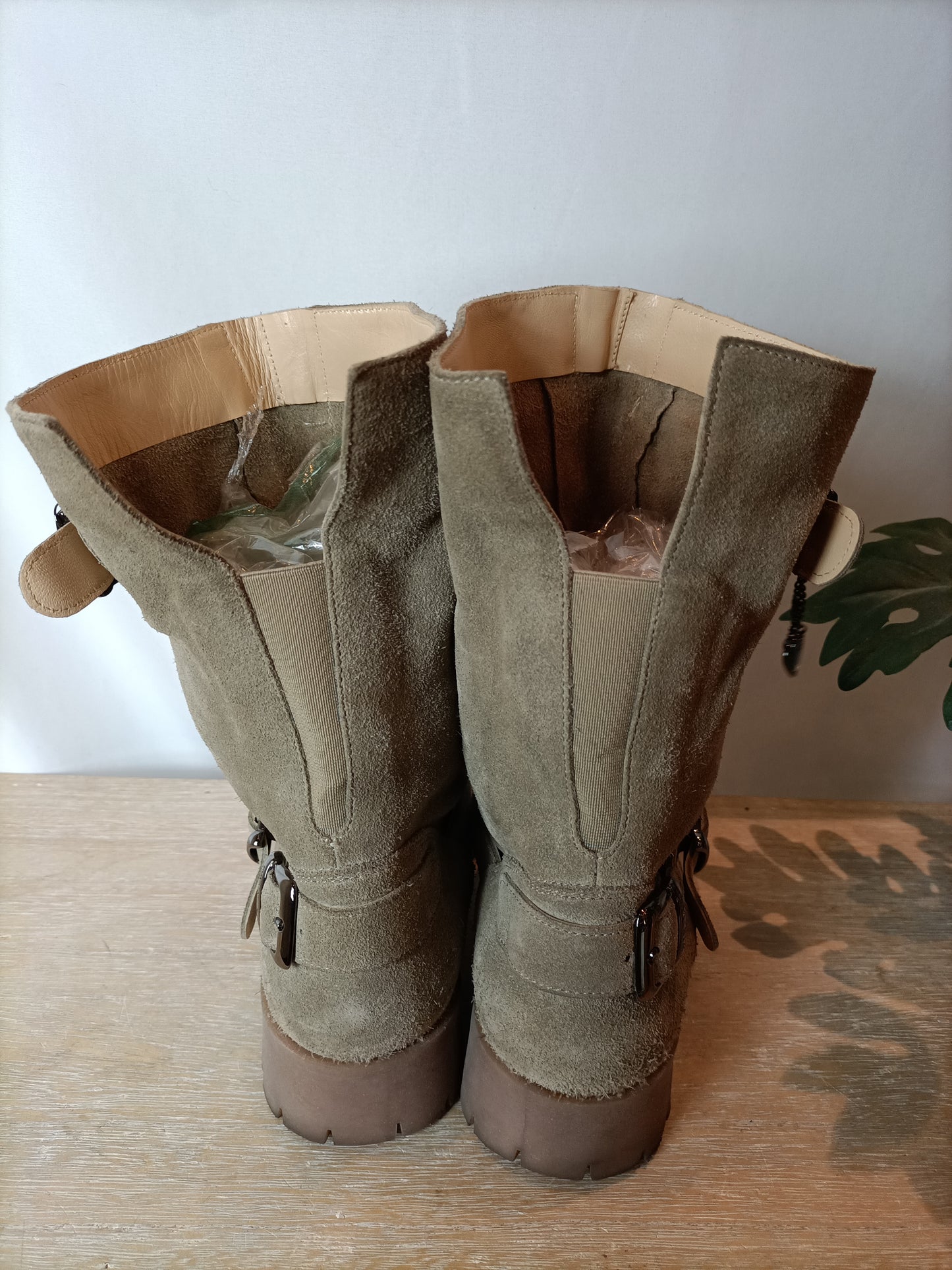 TWIN-SET. Botas ante beige. T 39