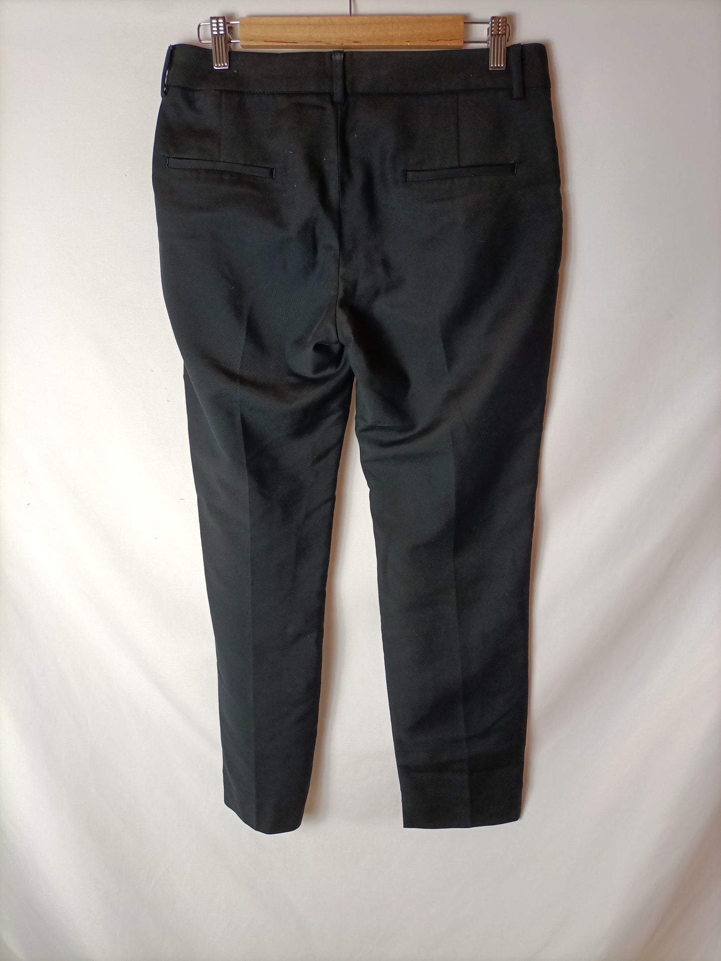 ZARA. Pantalón negro chino T.m