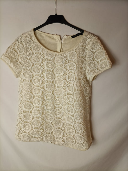 ZARA. Top beige encaje T.m