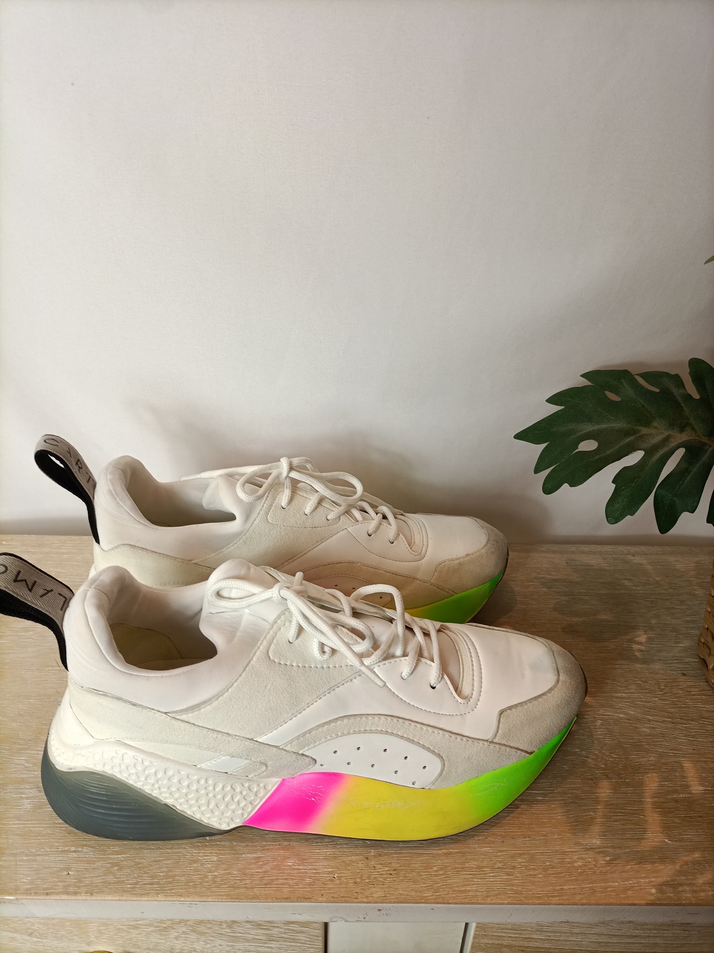 STELLA MCCARTNEY. Zapatillas blancas suela fluor. T 40(Tara)