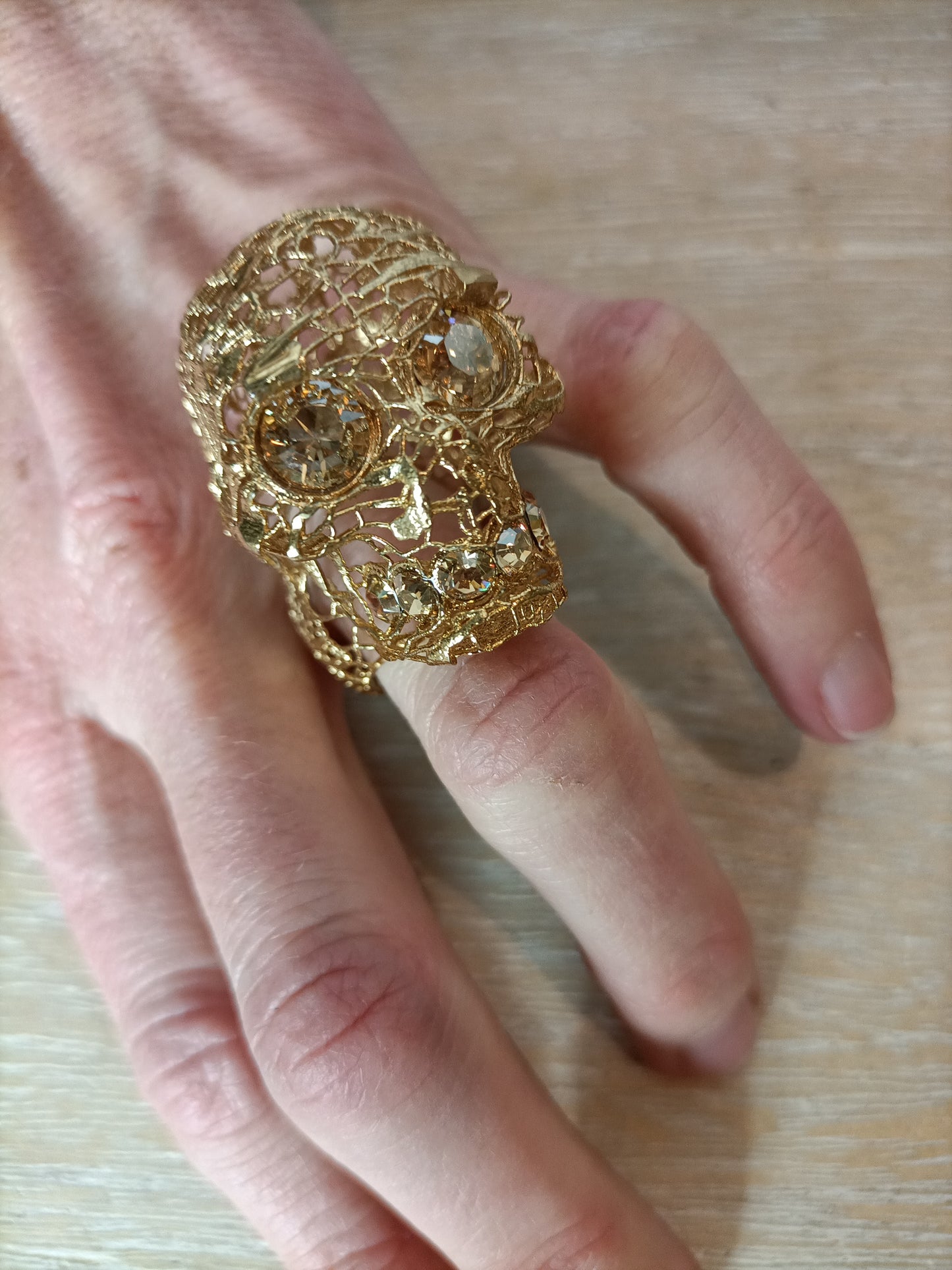 ALEXANDER MCQUEEN. Anillo calavera