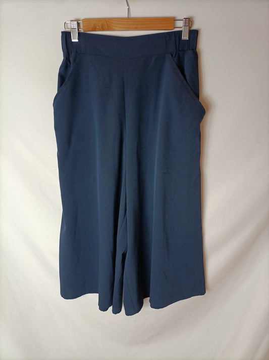 EASY WEAR. Pantalón culotte azul  efecto falda. T 38