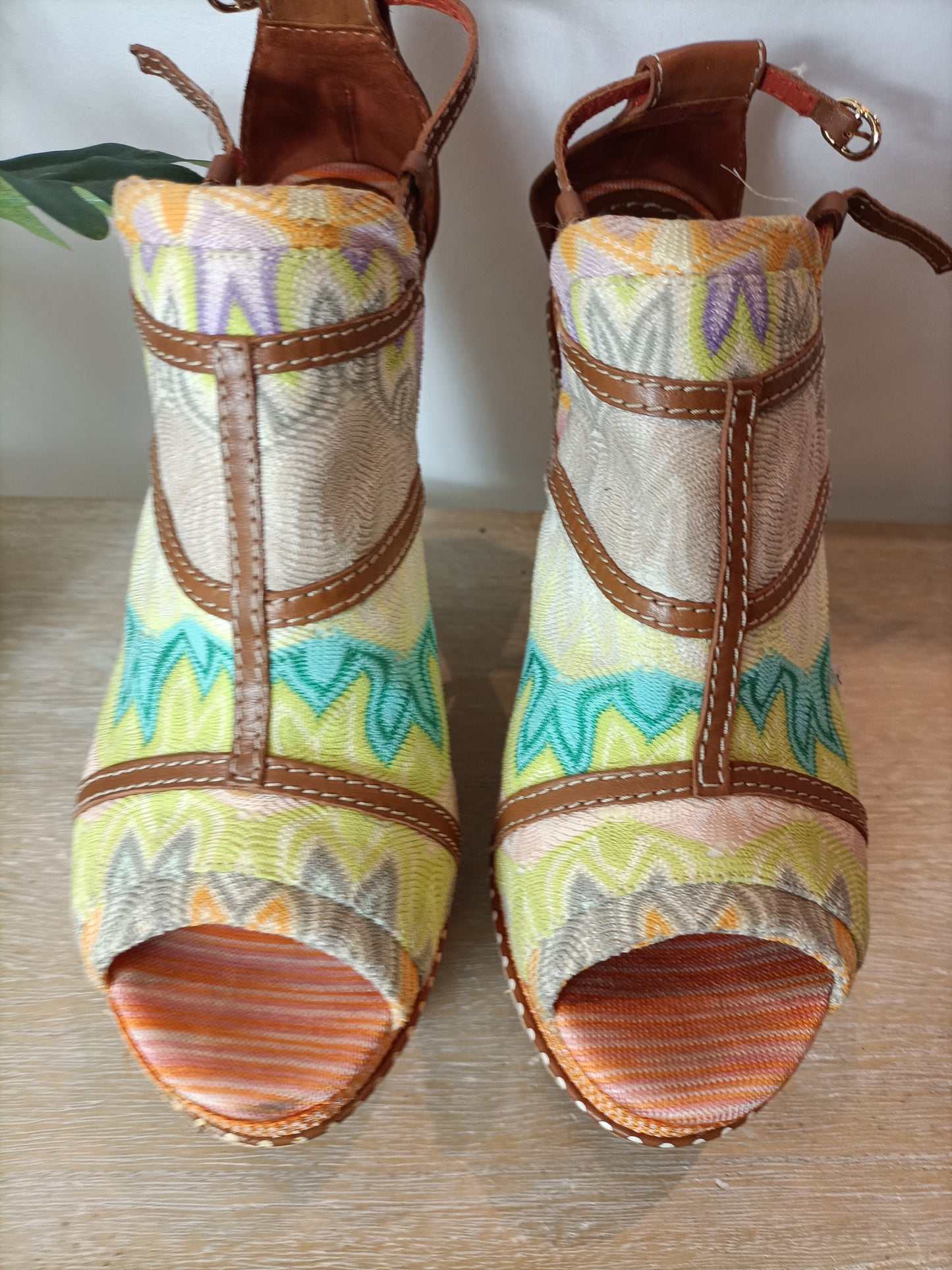 MISSONI. Cuñas colores. T 39