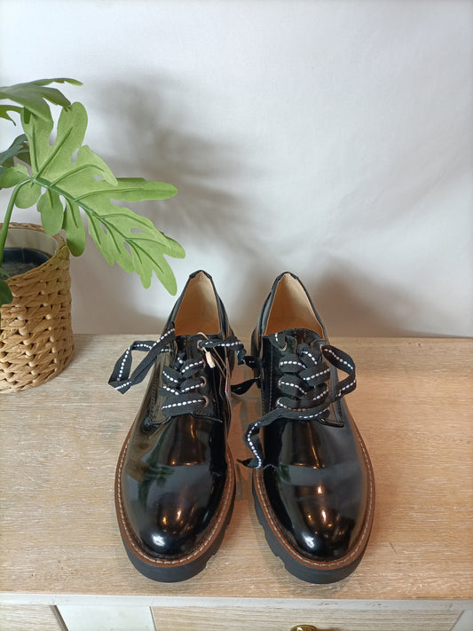 PULL&BEAR. Zapatos estilo Oxford charol negro. T 39