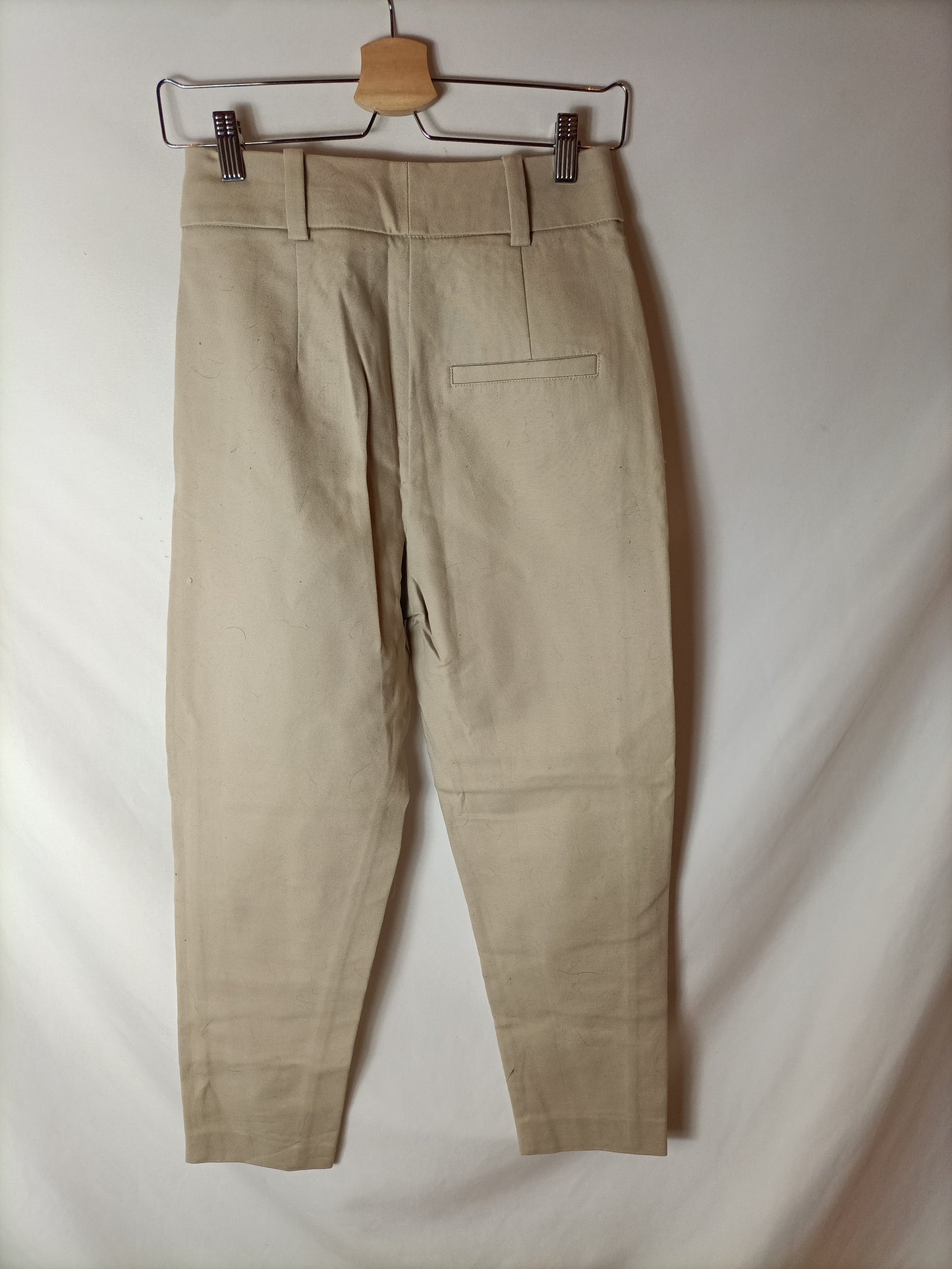 MANGO. Pantalón beige chino T.34