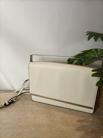 ZARA. Bolso beige crudo